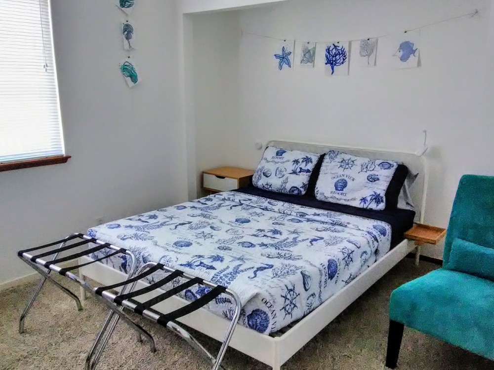 Queen bed, nightstand, bed table, seatng, luggage racks.